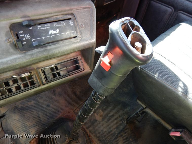 image for item DH6675 2000 Mack RD688S  dump truck