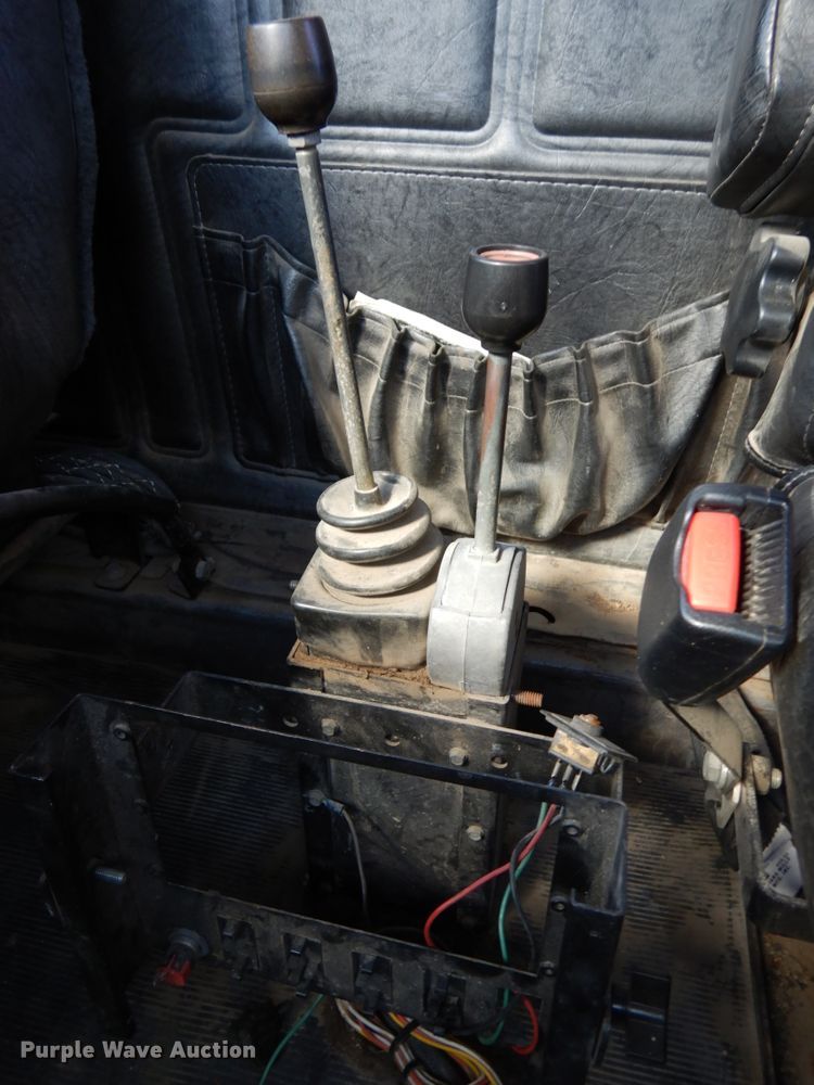 image for item DH6675 2000 Mack RD688S  dump truck