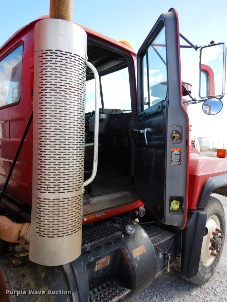 image for item DH6675 2000 Mack RD688S  dump truck