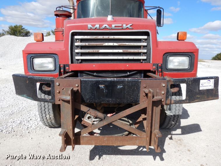 image for item DH6675 2000 Mack RD688S  dump truck