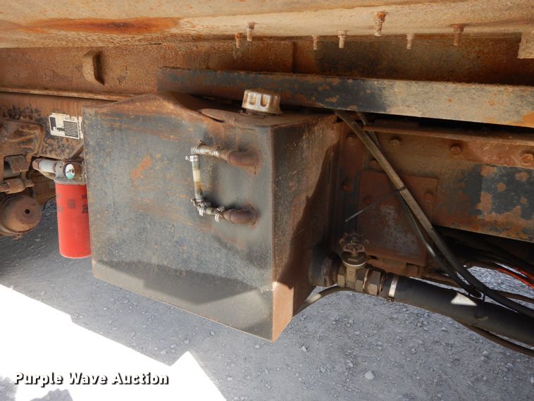 image for item DH6675 2000 Mack RD688S  dump truck