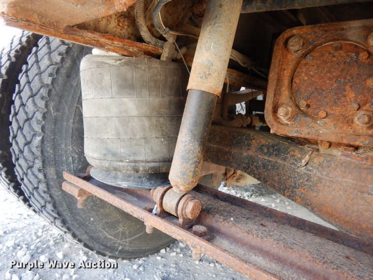 image for item DH6675 2000 Mack RD688S  dump truck