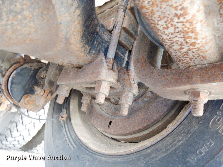 image for item DH6675 2000 Mack RD688S  dump truck