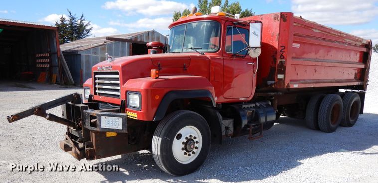 image for item DH6676 2000 Mack RD688S  dump truck