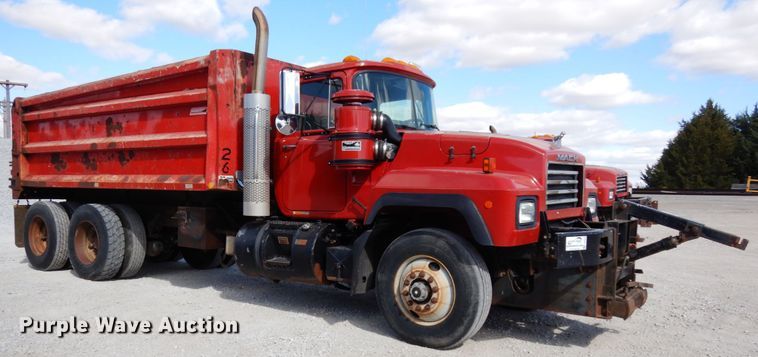 image for item DH6676 2000 Mack RD688S  dump truck