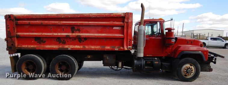 image for item DH6676 2000 Mack RD688S  dump truck