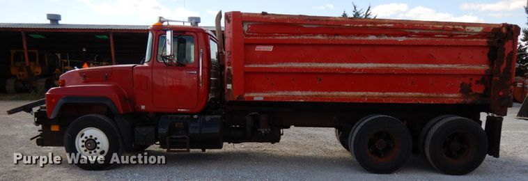 image for item DH6676 2000 Mack RD688S  dump truck