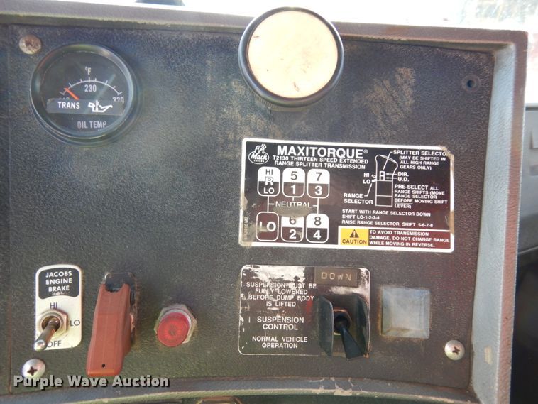 image for item DH6676 2000 Mack RD688S  dump truck