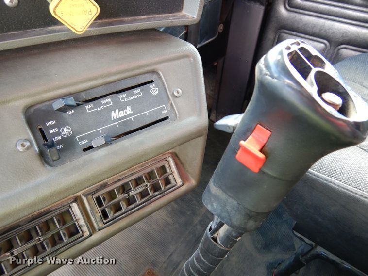 image for item DH6676 2000 Mack RD688S  dump truck