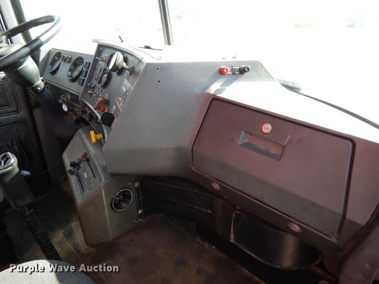 image for item DH6676 2000 Mack RD688S  dump truck