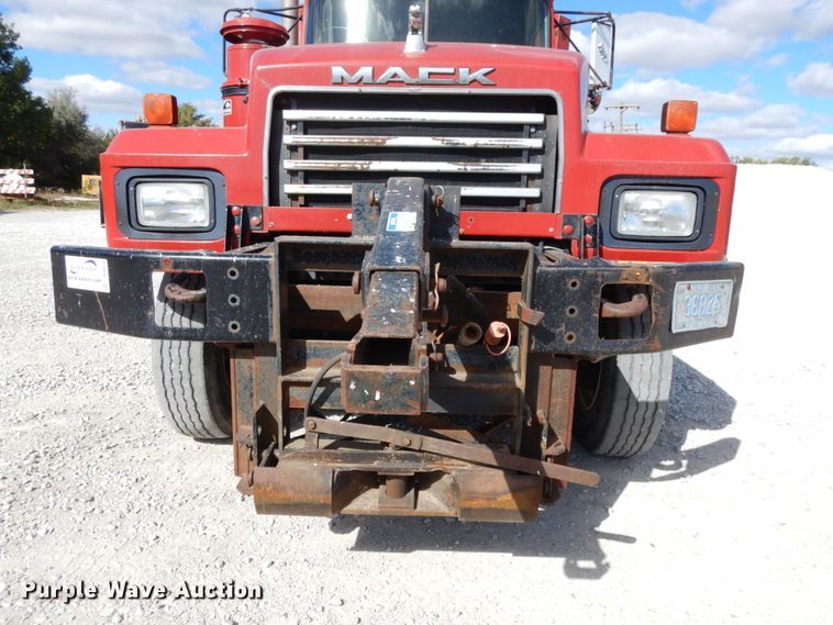 image for item DH6676 2000 Mack RD688S  dump truck