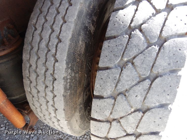 image for item DH6676 2000 Mack RD688S  dump truck