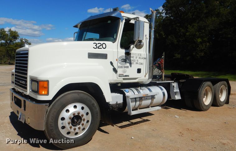 image for item DI0442 2014 Mack CHU  semi truck