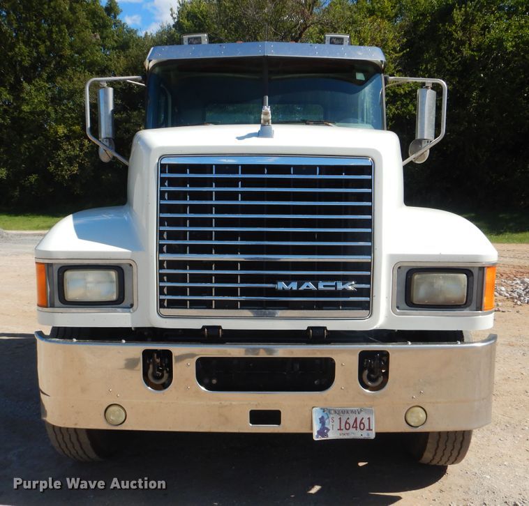 image for item DI0442 2014 Mack CHU  semi truck