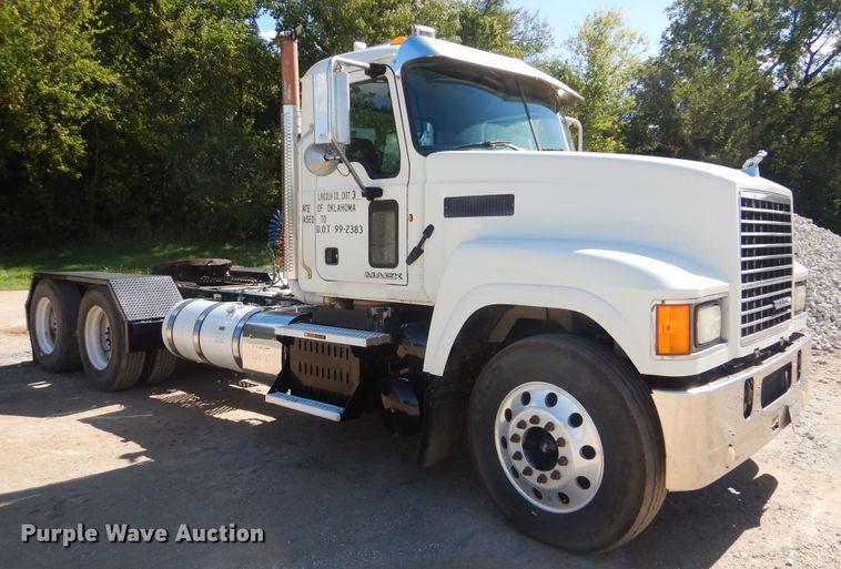 image for item DI0442 2014 Mack CHU  semi truck