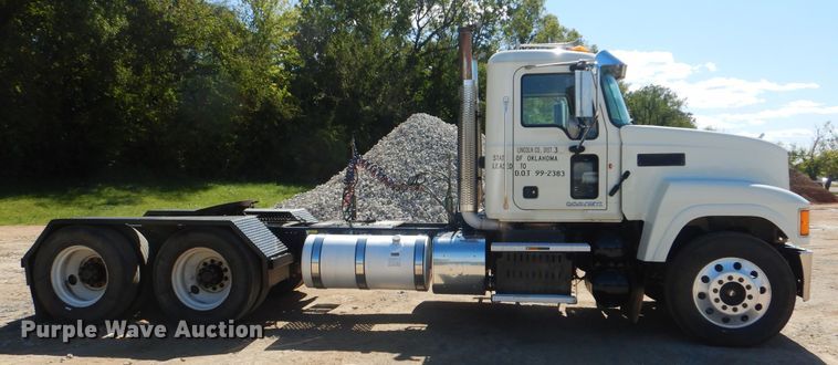 image for item DI0442 2014 Mack CHU  semi truck