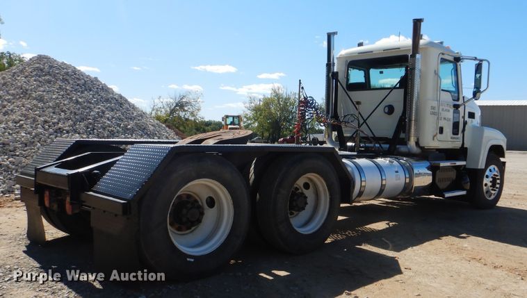 image for item DI0442 2014 Mack CHU  semi truck