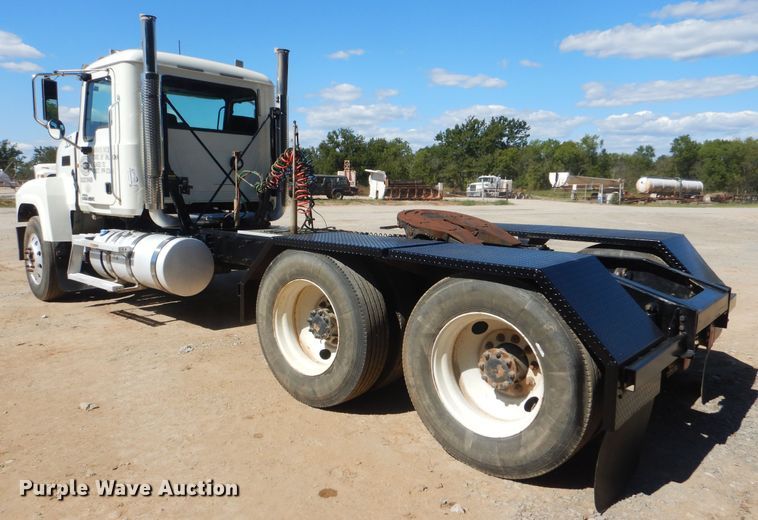 image for item DI0442 2014 Mack CHU  semi truck