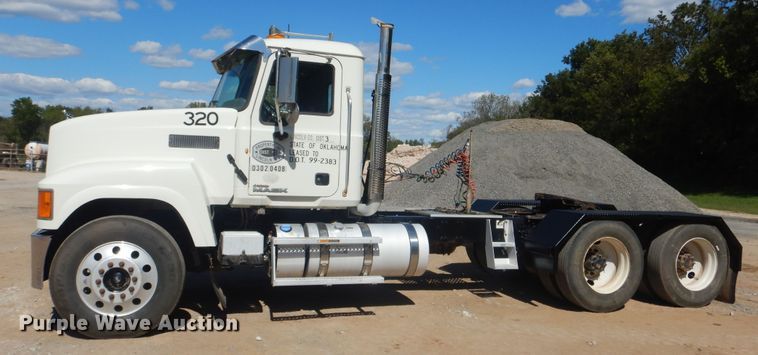 image for item DI0442 2014 Mack CHU  semi truck