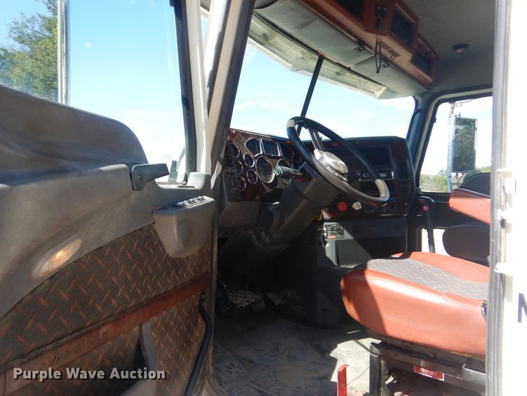 image for item DI0442 2014 Mack CHU  semi truck