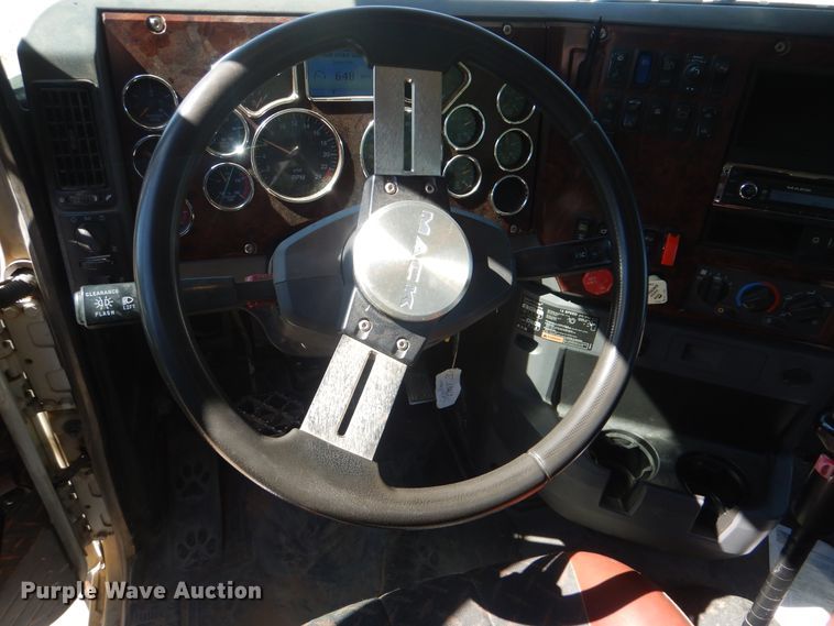 image for item DI0442 2014 Mack CHU  semi truck