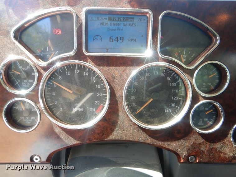 image for item DI0442 2014 Mack CHU  semi truck