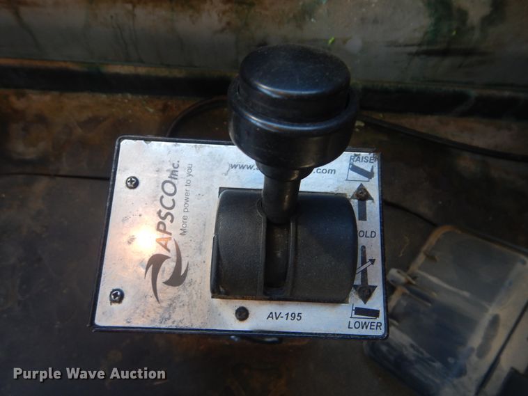 image for item DI0442 2014 Mack CHU  semi truck