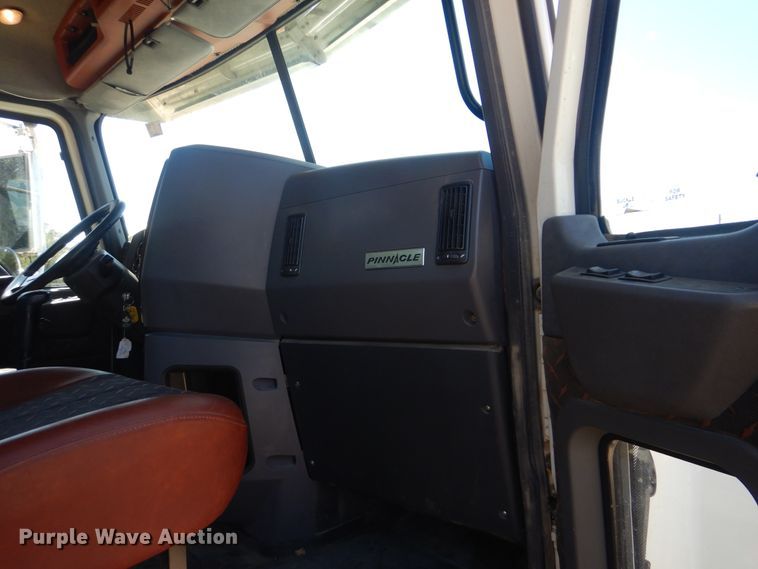 image for item DI0442 2014 Mack CHU  semi truck