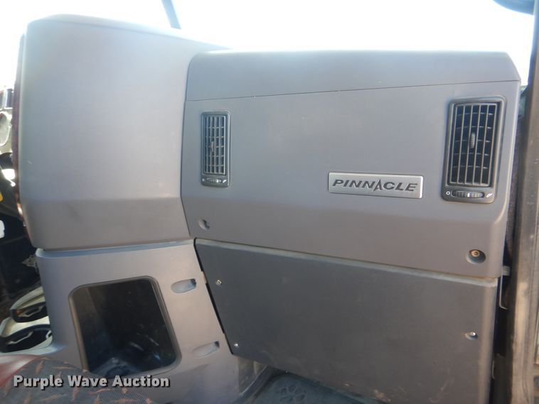 image for item DI0442 2014 Mack CHU  semi truck