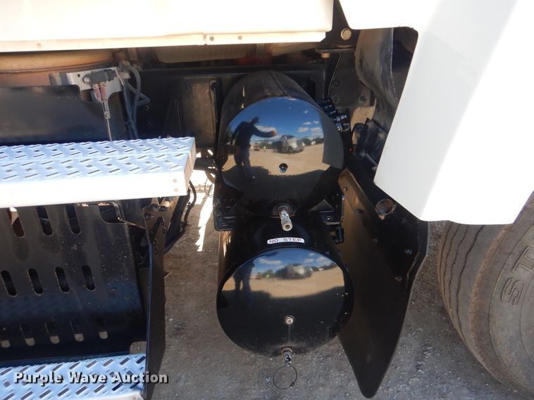 image for item DI0442 2014 Mack CHU  semi truck