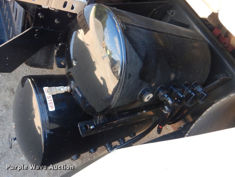 image for item DI0442 2014 Mack CHU  semi truck