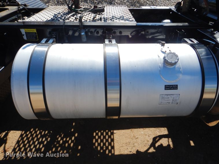 image for item DI0442 2014 Mack CHU  semi truck