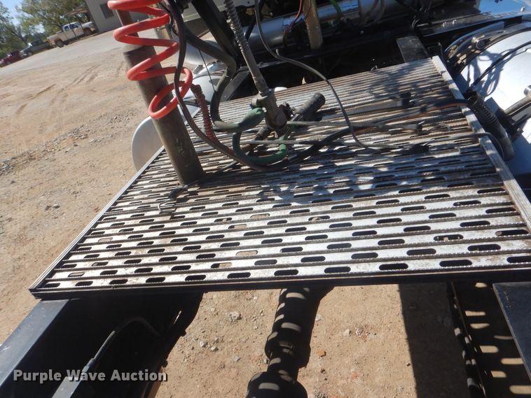 image for item DI0442 2014 Mack CHU  semi truck