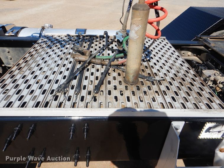 image for item DI0442 2014 Mack CHU  semi truck