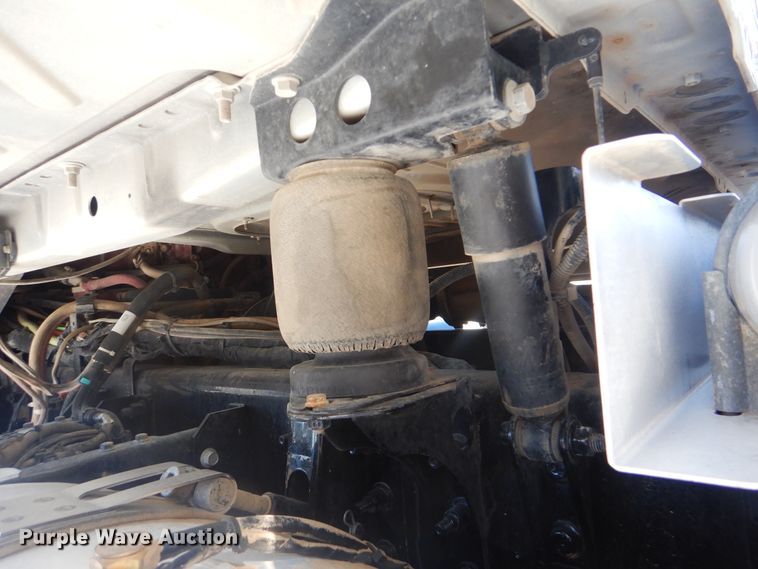 image for item DI0442 2014 Mack CHU  semi truck