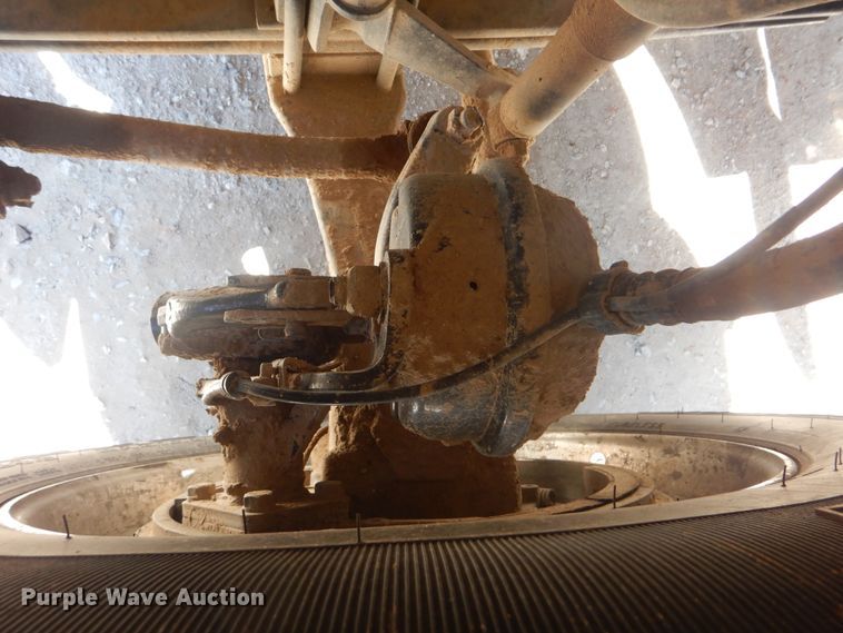 image for item DI0442 2014 Mack CHU  semi truck