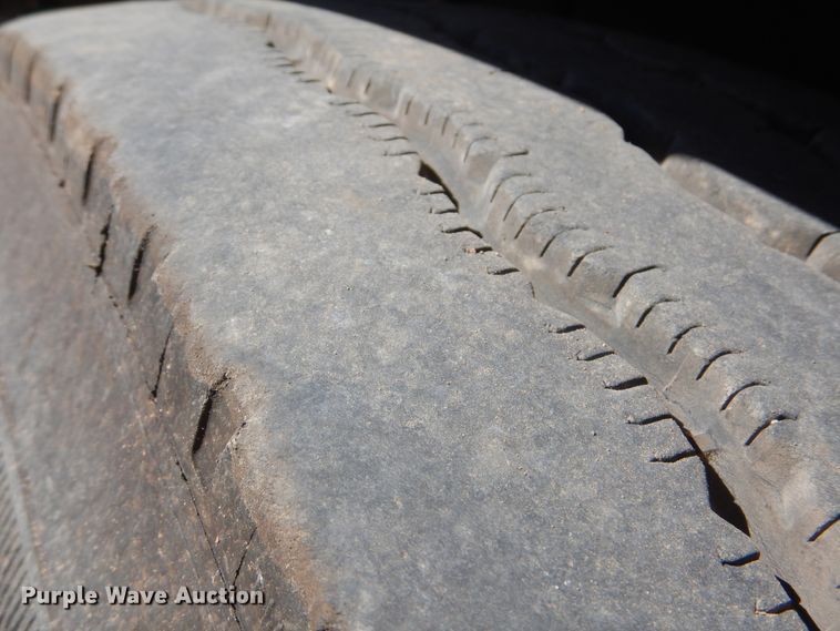 image for item DI0442 2014 Mack CHU  semi truck