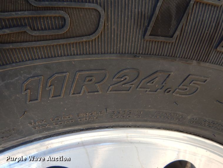 image for item DI0442 2014 Mack CHU  semi truck