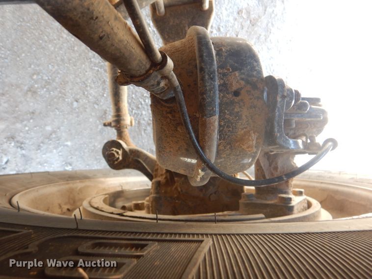 image for item DI0442 2014 Mack CHU  semi truck