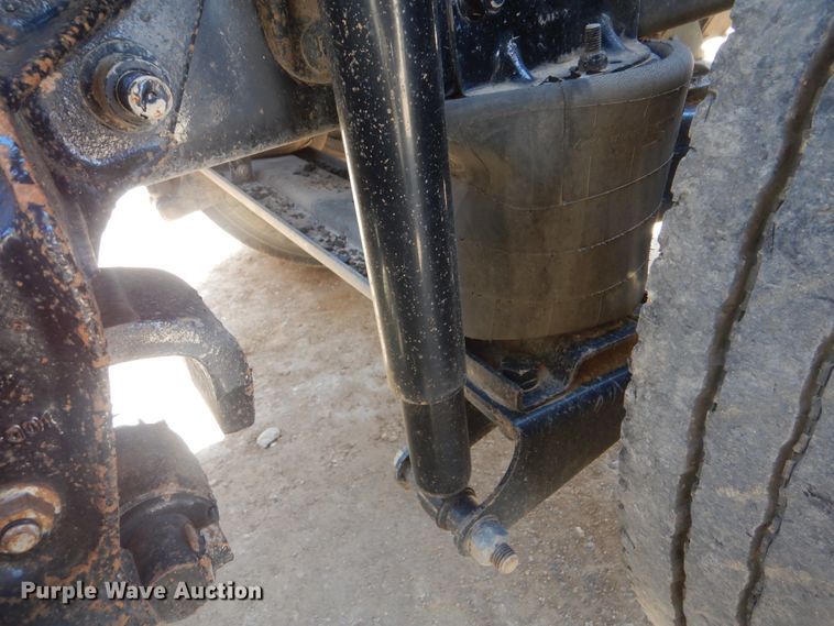 image for item DI0442 2014 Mack CHU  semi truck