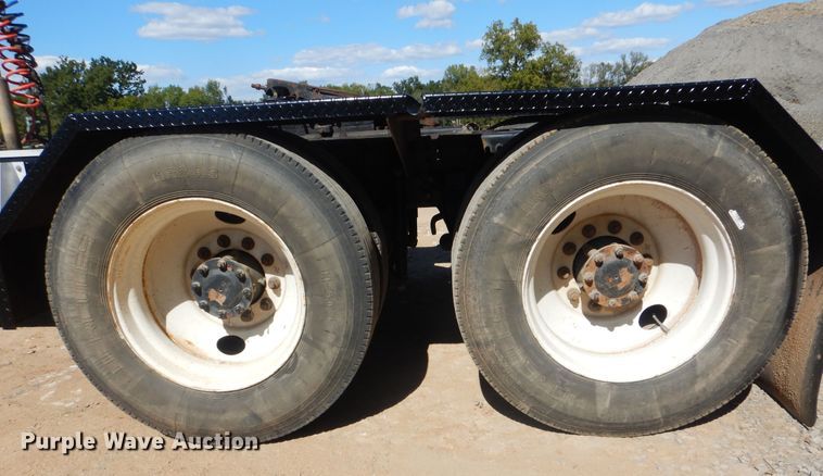 image for item DI0442 2014 Mack CHU  semi truck