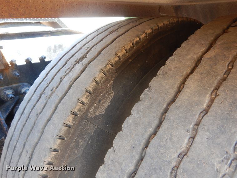 image for item DI0442 2014 Mack CHU  semi truck