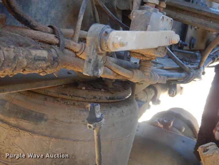 image for item DI0442 2014 Mack CHU  semi truck