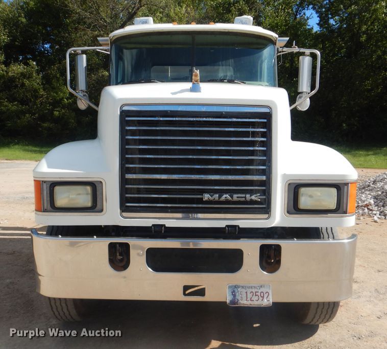 image for item DI0443 2009 Mack CHU  semi truck