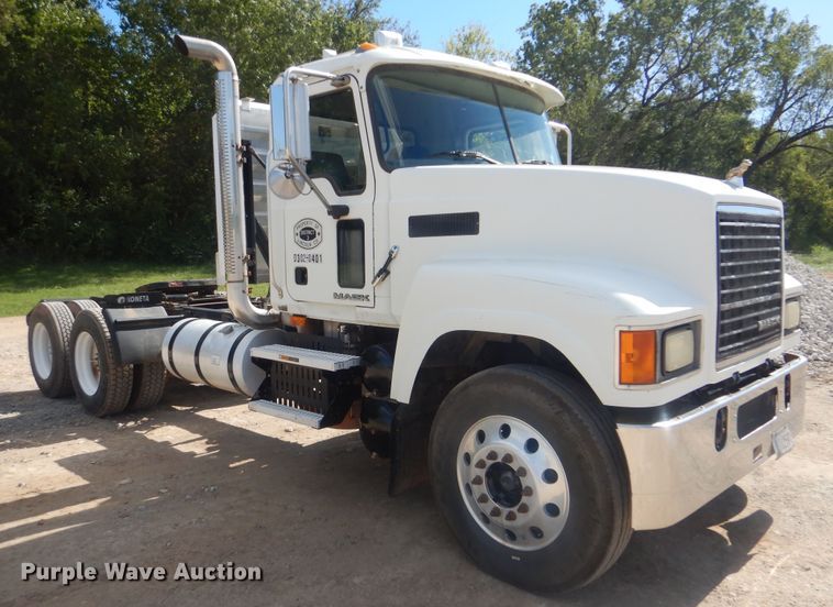 image for item DI0443 2009 Mack CHU  semi truck