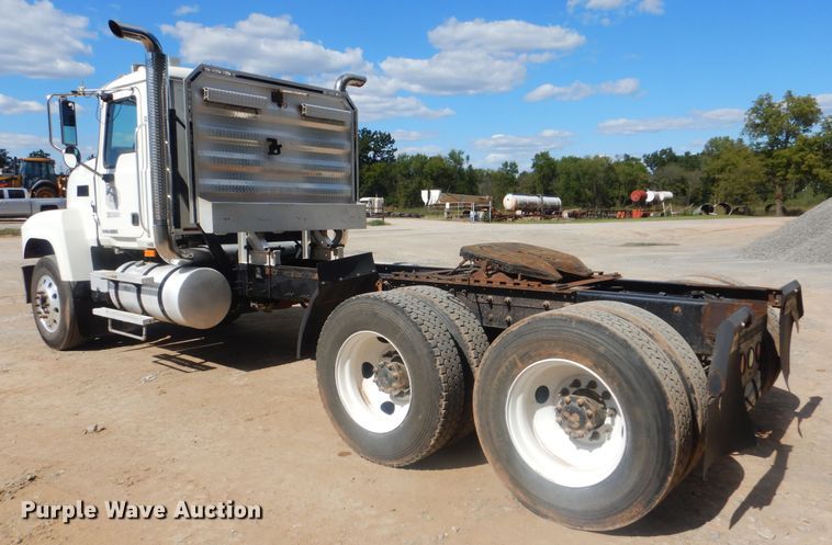 image for item DI0443 2009 Mack CHU  semi truck