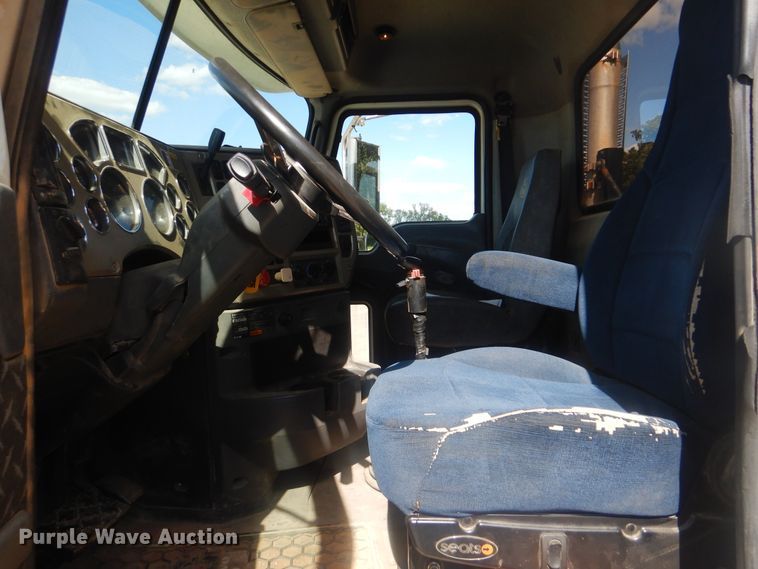 image for item DI0443 2009 Mack CHU  semi truck