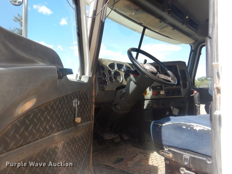 image for item DI0443 2009 Mack CHU  semi truck