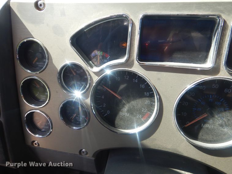 image for item DI0443 2009 Mack CHU  semi truck