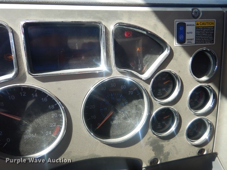 image for item DI0443 2009 Mack CHU  semi truck